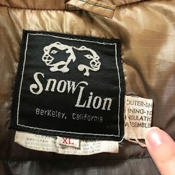 Snow Lion Men’s Vintage Puffer Jacket - Picture 6 of 13